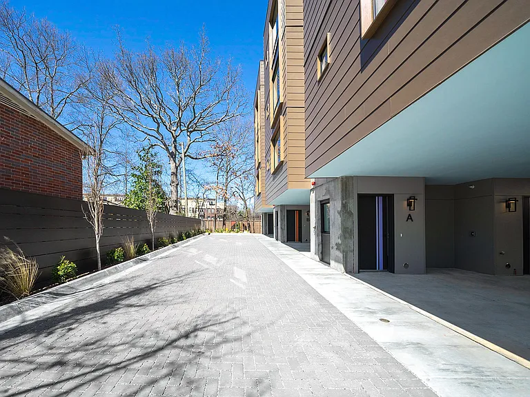 1322 Lafrance St NE #A — Photo 32
