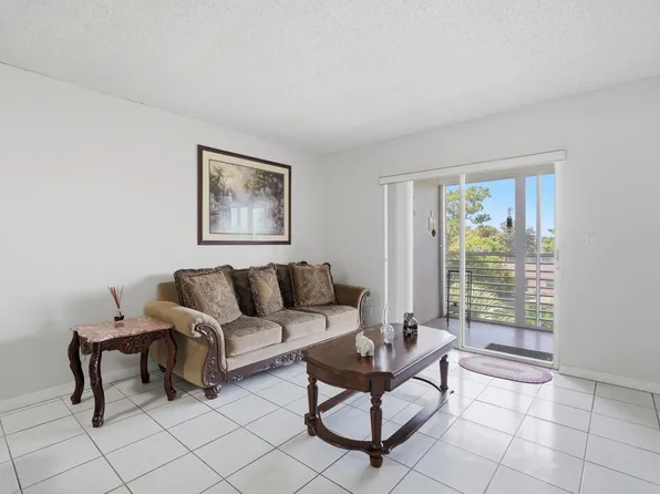 2606 Garden Drive S #305, Lake Worth, FL 33461