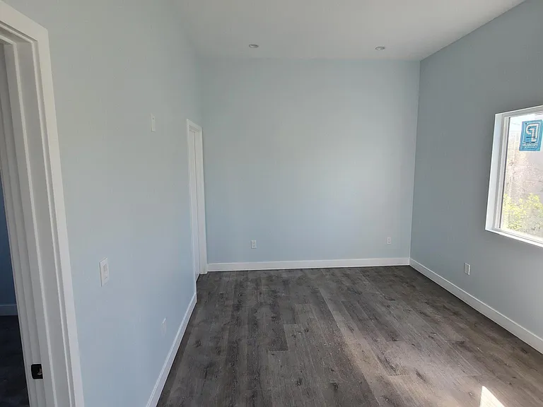 23926 Haynes St — Photo 3
