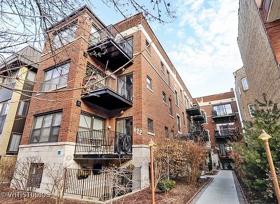 5th image of 622 W Aldine Ave #1W