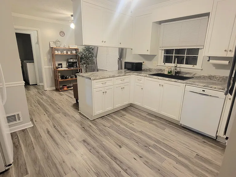 806 Greenwood Dr — Photo 49