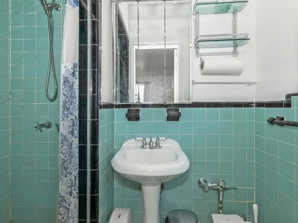 3616 Henry Hudson Parkway image 9 of 17