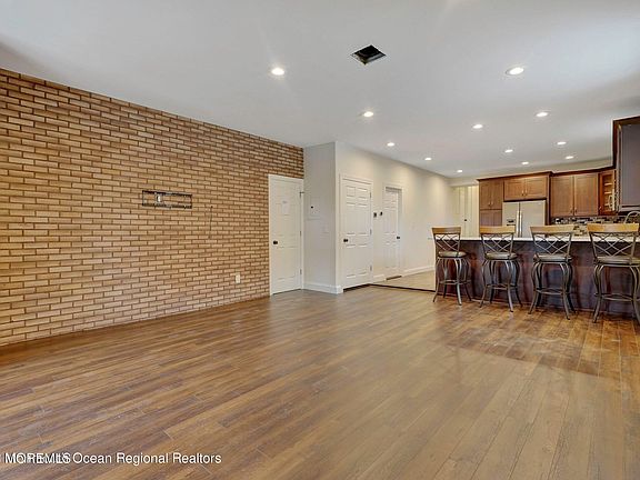 4th image of 3022 S Wood Avenue