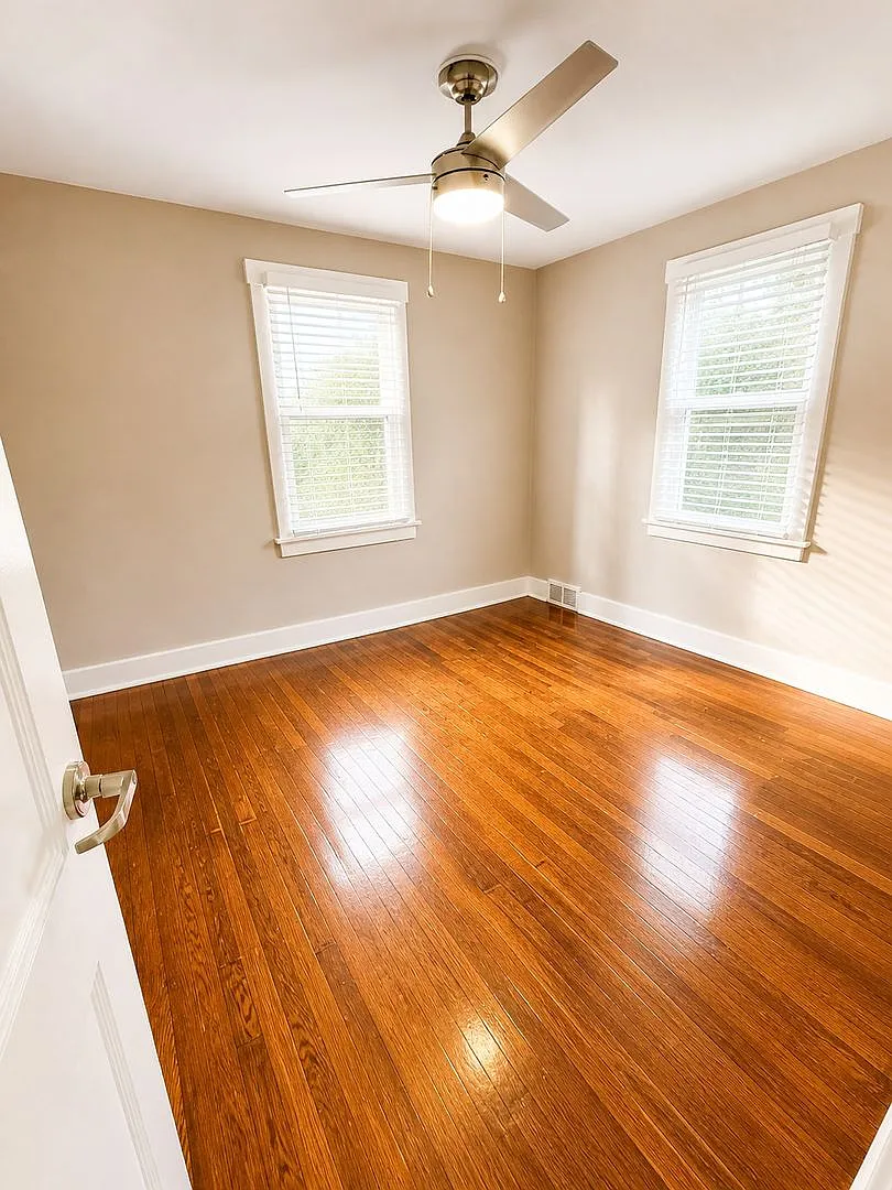 Mt. Lebanon Duplex for Rent with Front and Back Porch * Pet Friendly Apartment * Walk to the T * ... — Photo 3