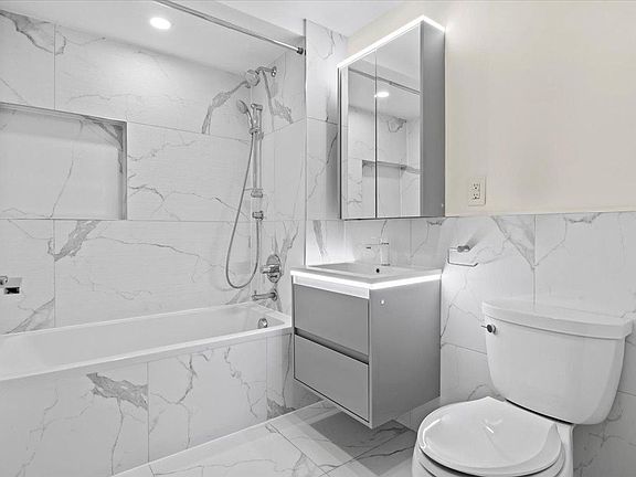 4th image of 2128 Ocean Ave #5K