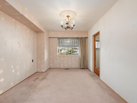 5th image of 4561 Manor St