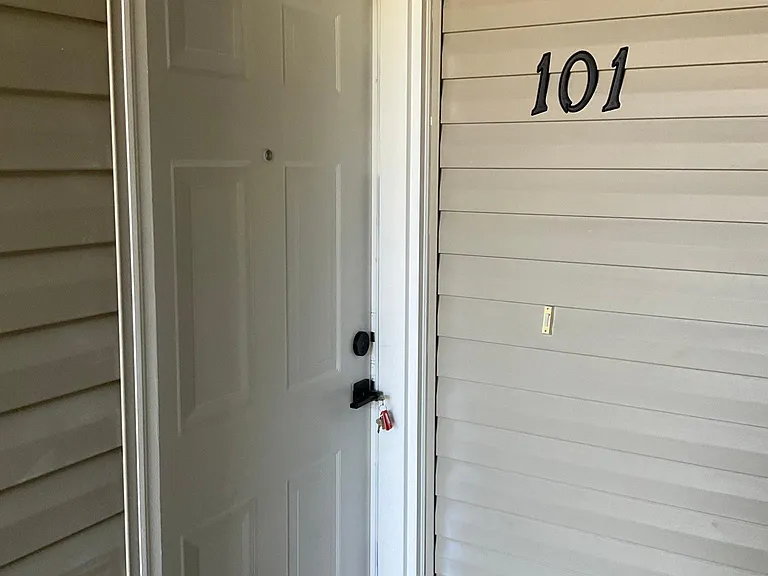 187 N Avenger Ln #201 — Photo 3