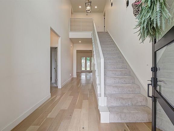 2nd image of 3916 Stone Hill Ln