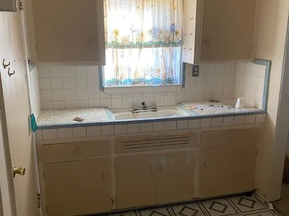 9920 Grandville Ave, Detroit, MI 48228