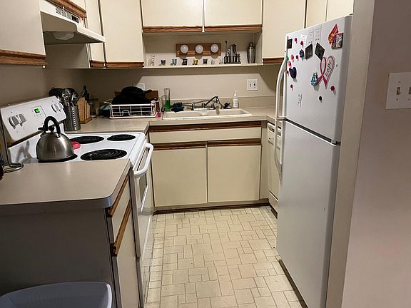 5th image of 7538 Manor Cir APT 202