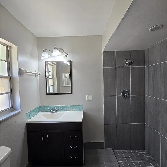702 SE 47th St #2 — Photo 6
