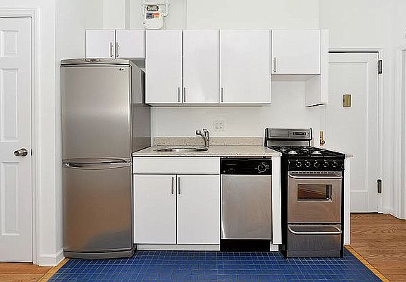 2nd image of 192 Avenue Of The Americas APT 1FS