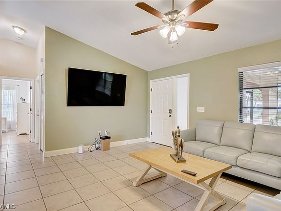4th image of 227 Schoolside Dr