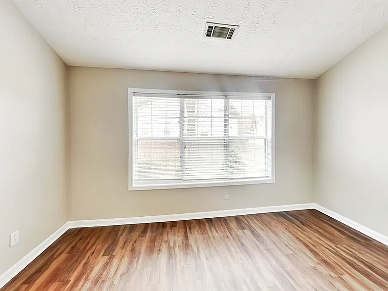 2490 Insdale Trce NW — Photo 8
