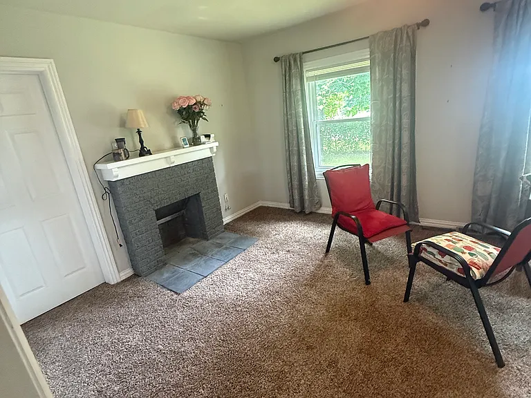 169 W Stroud Ave — Photo 5