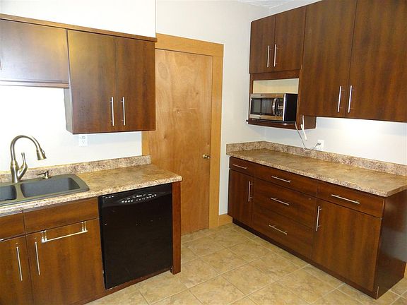 4th image of 226 E Clark St