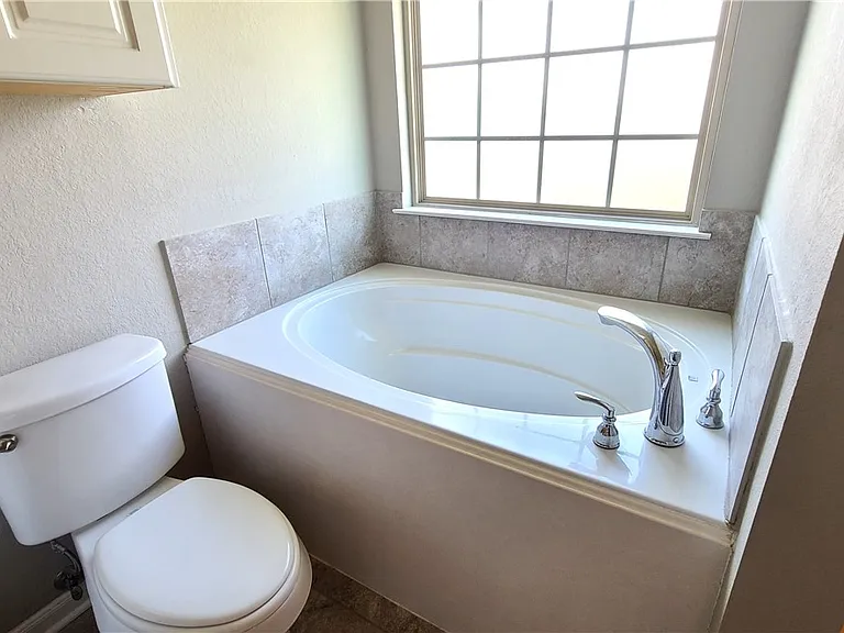 2015 Stubbs Dr — Photo 10