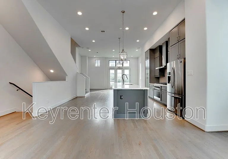 2928 Lamar St — Photo 11