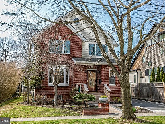 2nd image of 27 Markham Rd