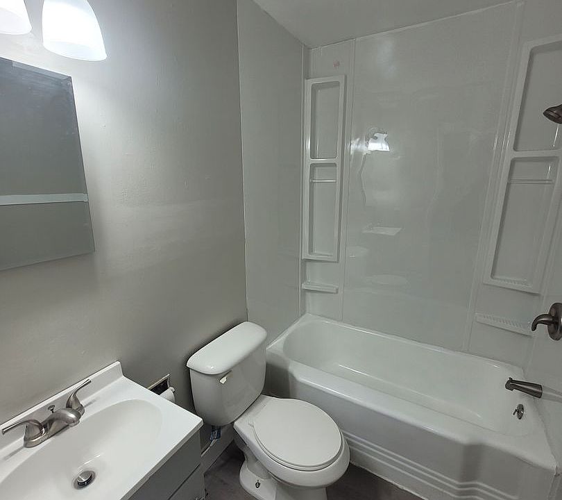 1st image of 1506 N Waco Ave #1512