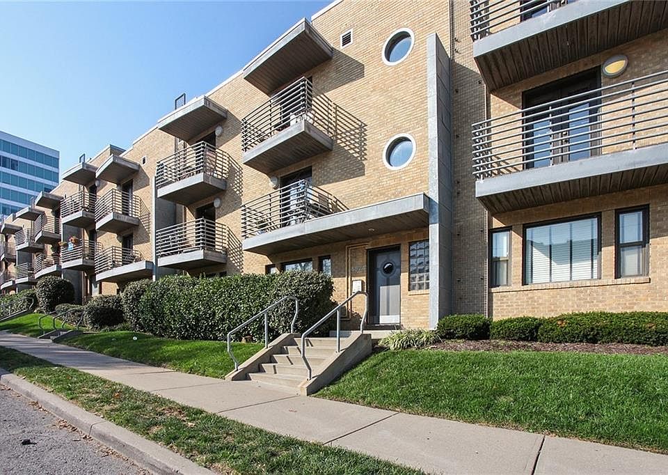 1st image of 4532 Broadway Unit 4-F