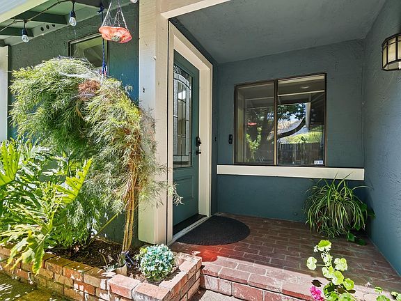4th image of 424 Lilac Court