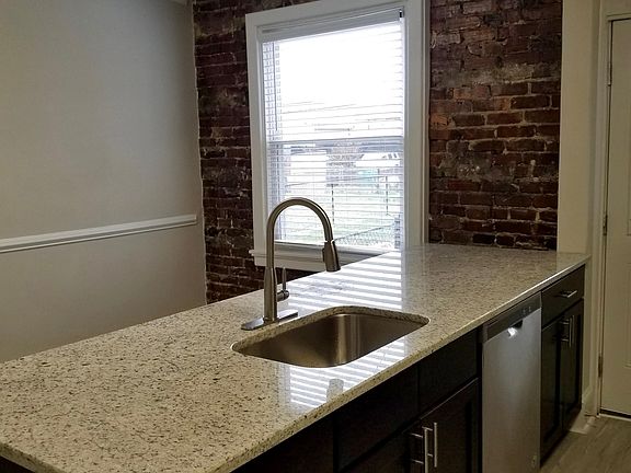 3rd image of 3004 W Leigh St