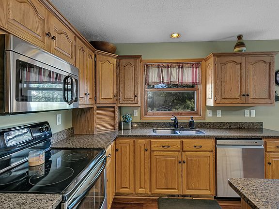3rd image of 1610 Aspen Ln