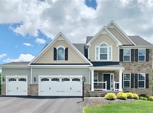331 Park Edge Dr, Clinton, PA 15026