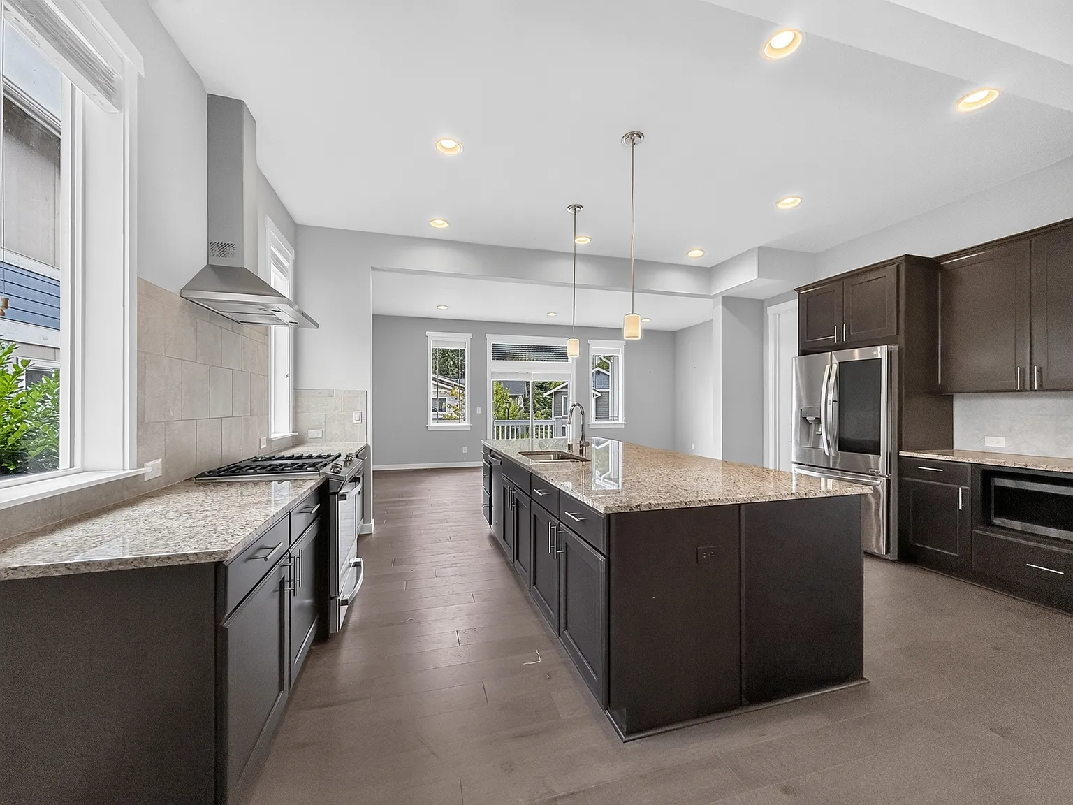 15249 NE Woodland Pl, Woodinville - 1 — Photo 1