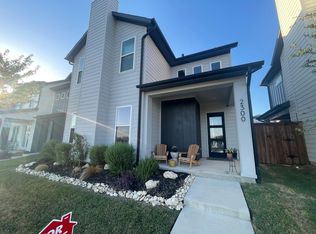 2300 Scenic Bluff Dr, Fort Worth, TX 76111