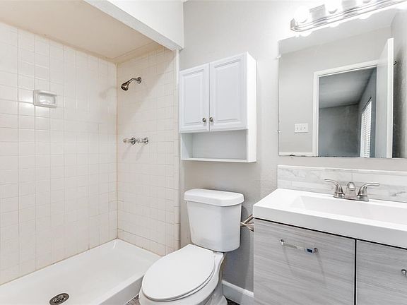 3rd image of 5129 Arbor Glen Rd