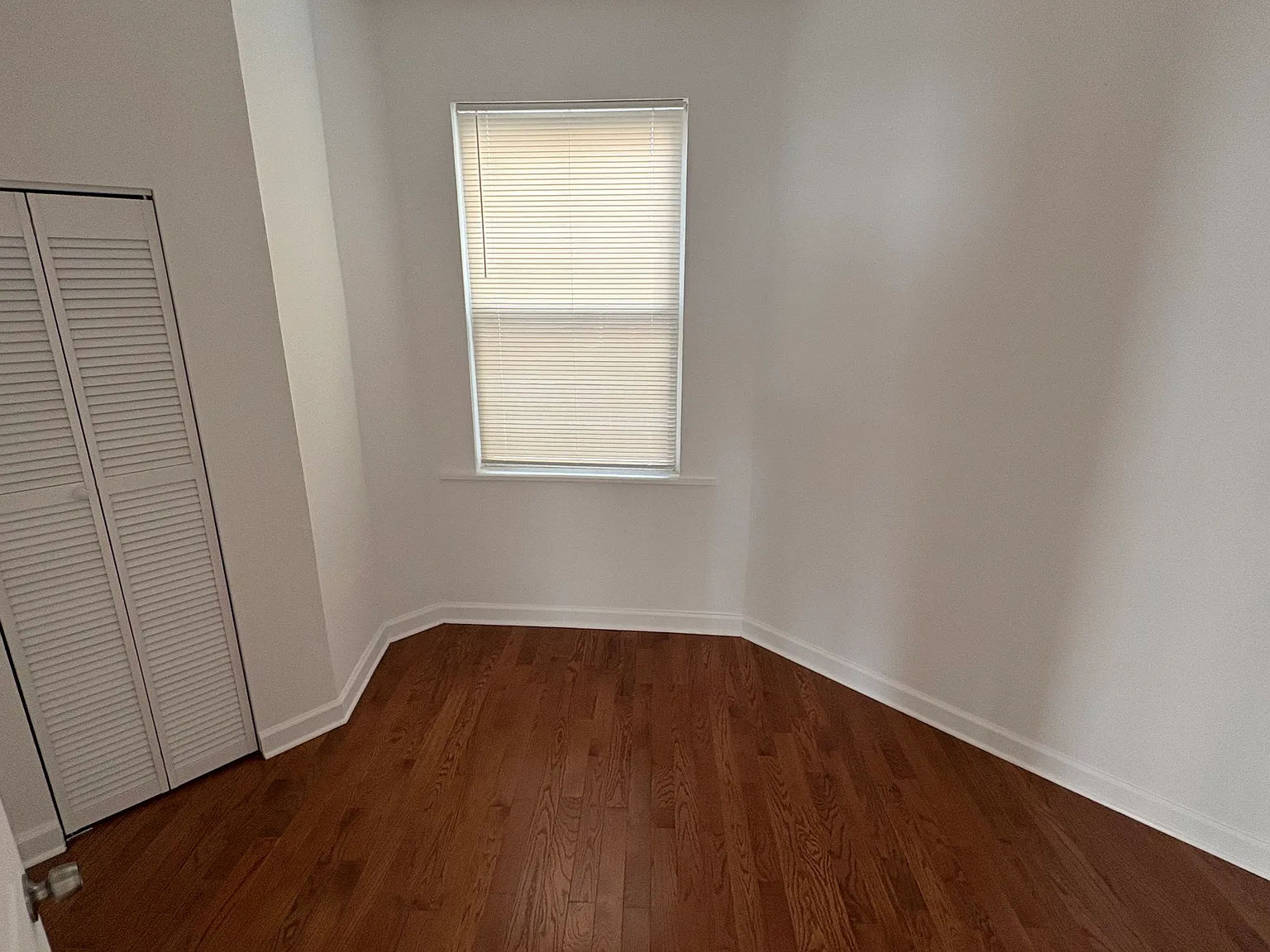 3 bed, 900 sqft, $2,100 — Photo 4