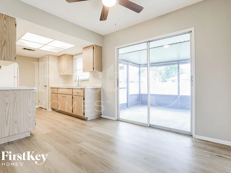 21460 Bancroft Ave — Photo 6