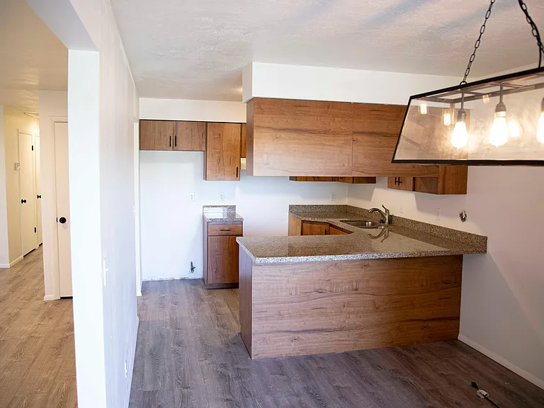 1793 S Laurelhurst Dr — Photo 4