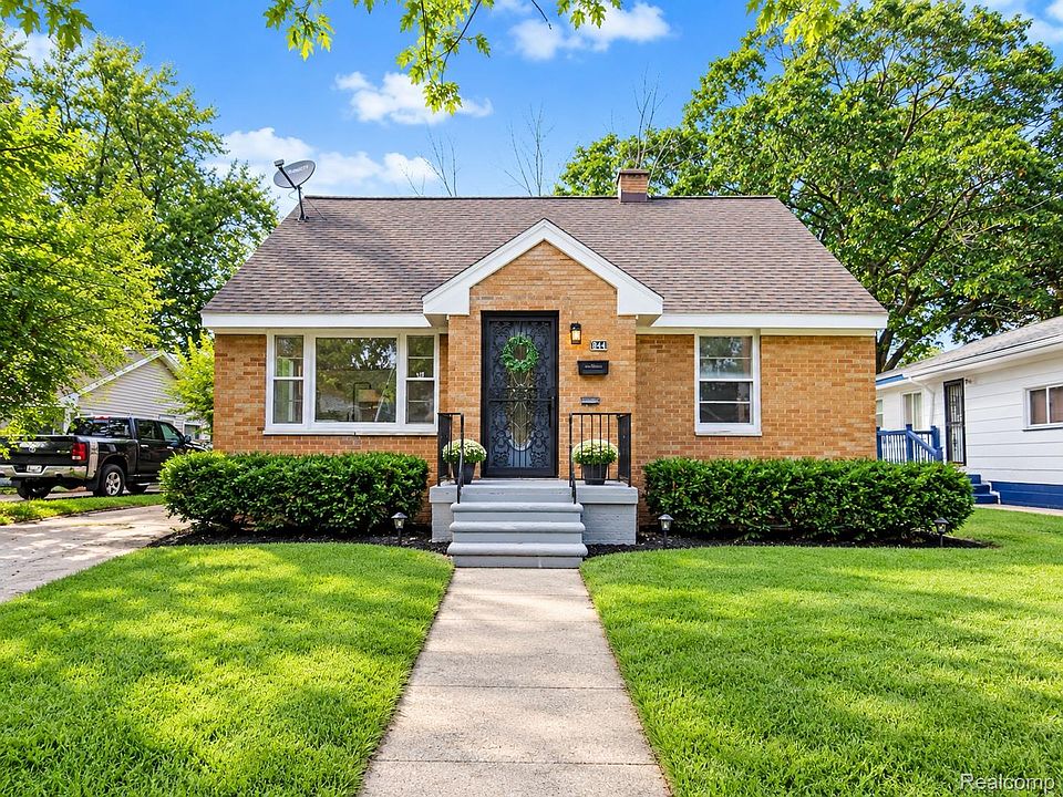1st image of 844 Amity Ave