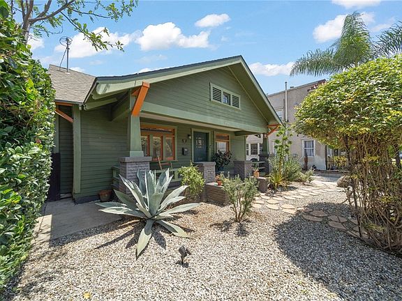 2nd image of 1014 Magnolia Ave
