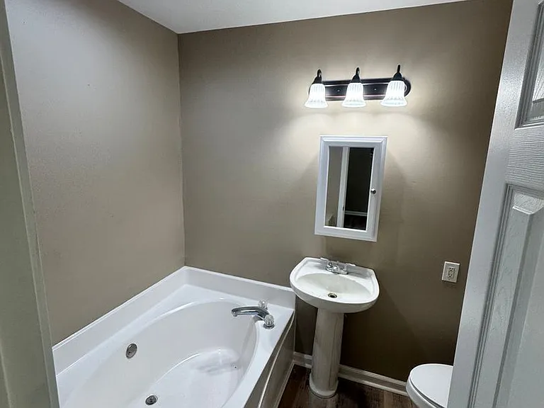 943 Grace St — Photo 27