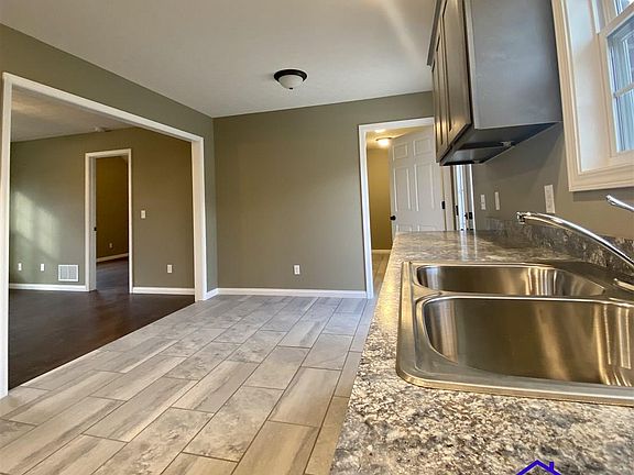 3rd image of 411 Susannah Ave
