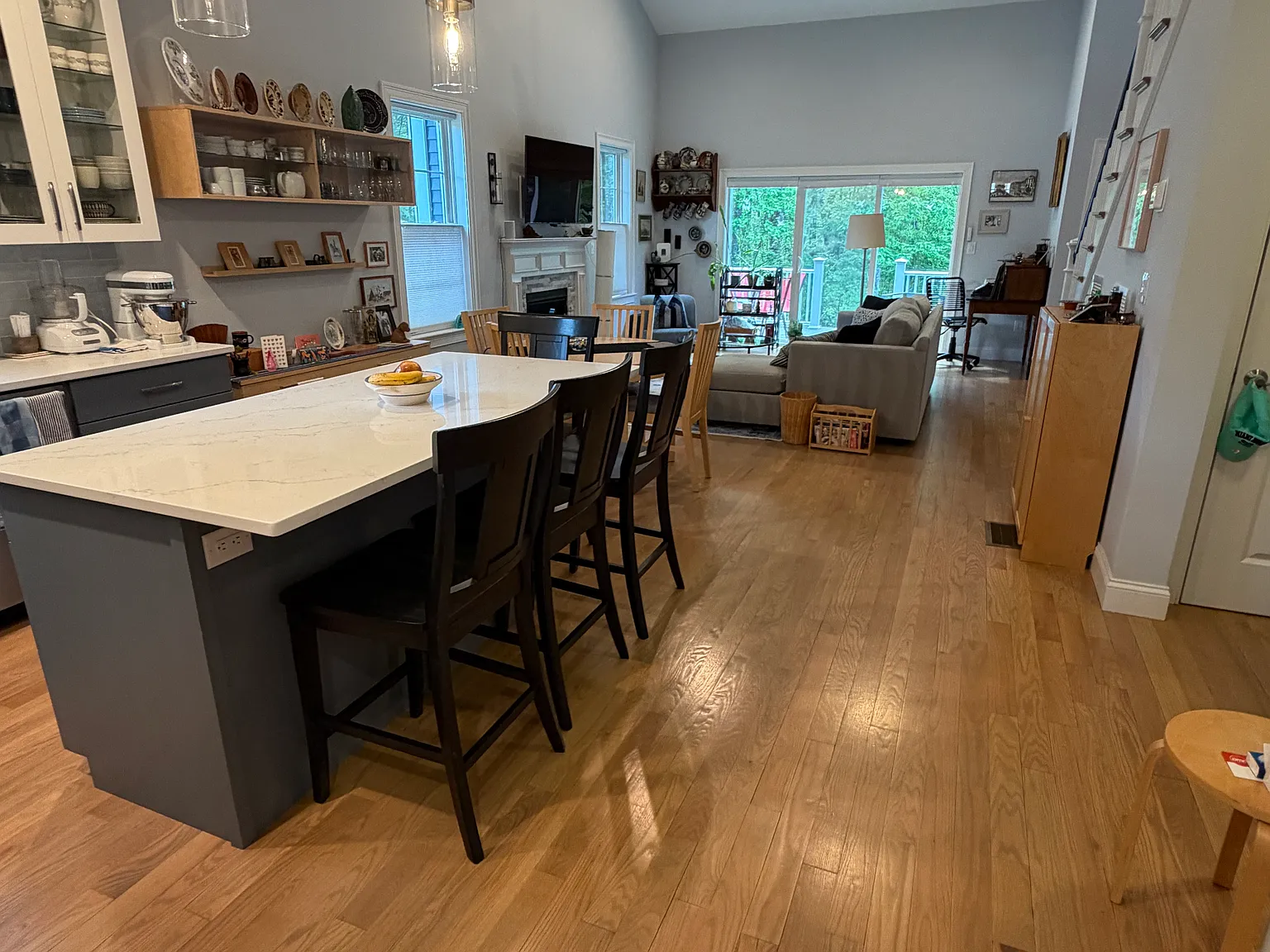3 bed, 2.5 bath, 2050 sqft, $3,500 — Photo 3
