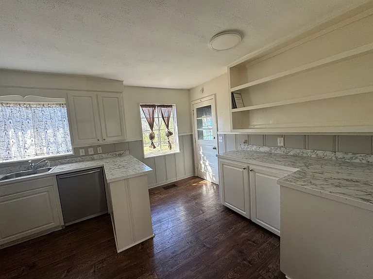 105 Lakeview Dr — Photo 15