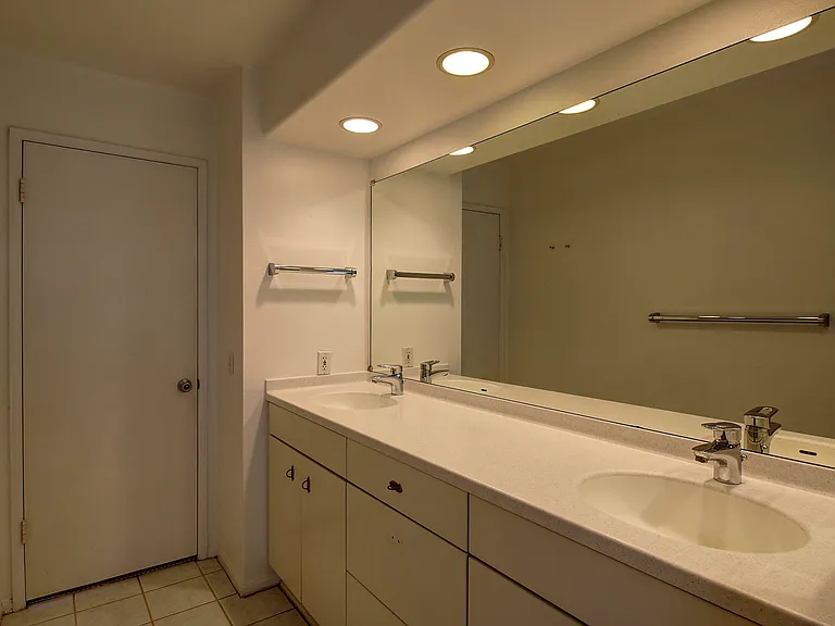 2630 State St #6 — Photo 25