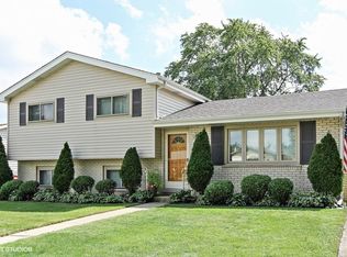 1004 Greenvalley St, Bensenville, IL 60106