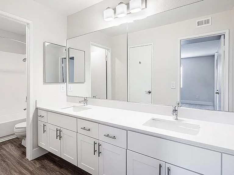 Deerwood Apartments — Photo 15