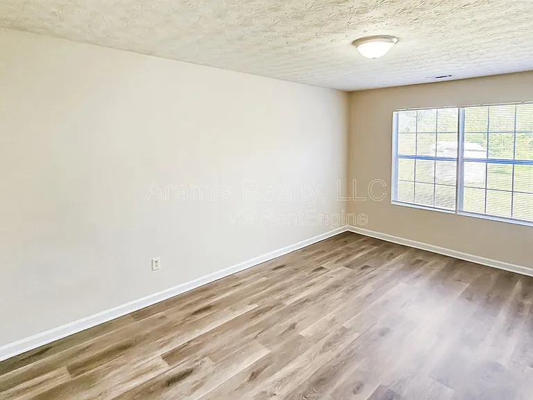 263 Marsh Glen Dr — Photo 8