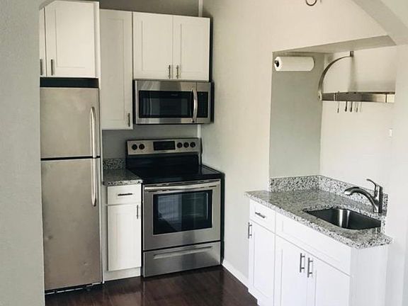 3rd image of 358 N Lincoln St APT 2