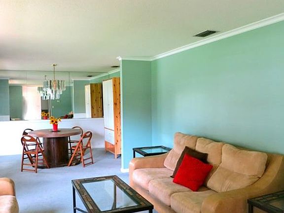 3rd image of 4711 Southwood Ln