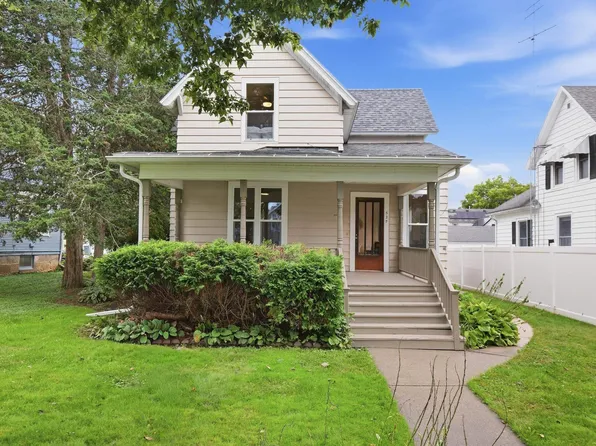 527 1st St, Baraboo, WI 53913