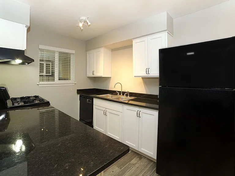 East Azul Apartments — Photo 4