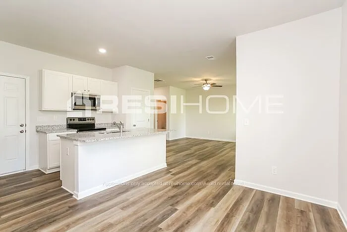 19 Winchester Ave — Photo 3